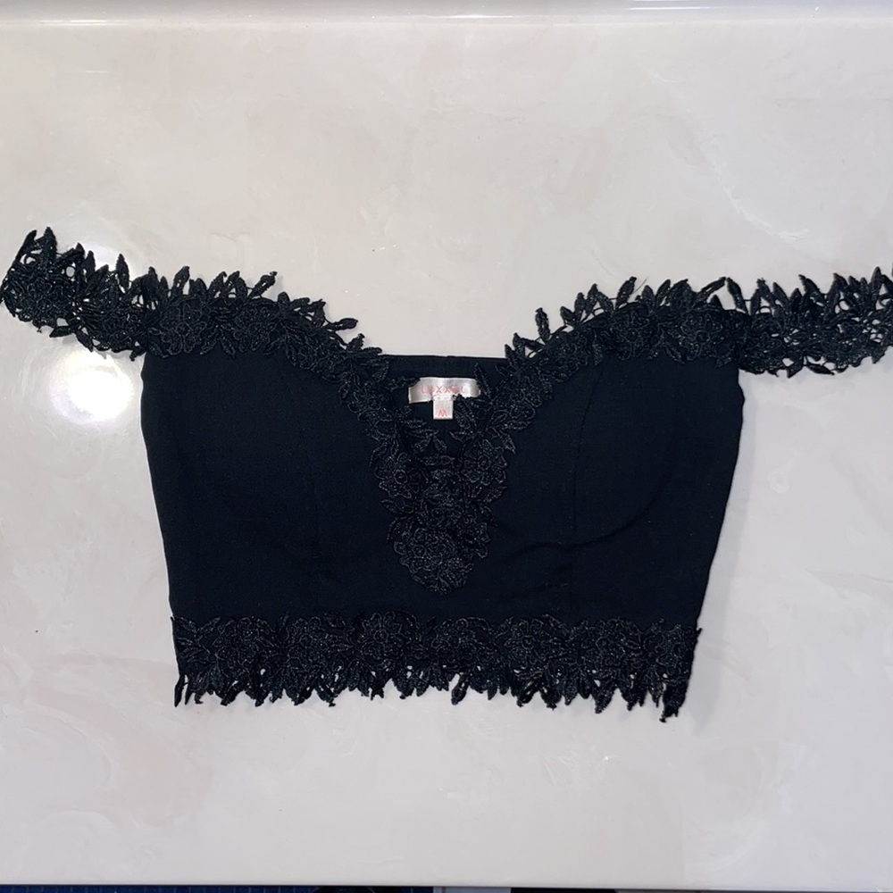Luxxel off the shoulder V-neck black crop top